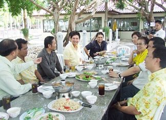 The Naklua Songkran organizing committee meets at Plathong Restaurant to discuss preparations for the Naklua Wan Lai Festival.